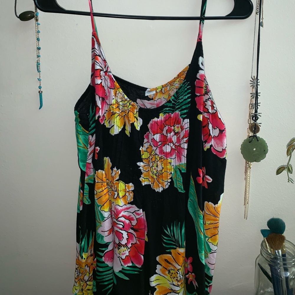 Floral tank top 💐